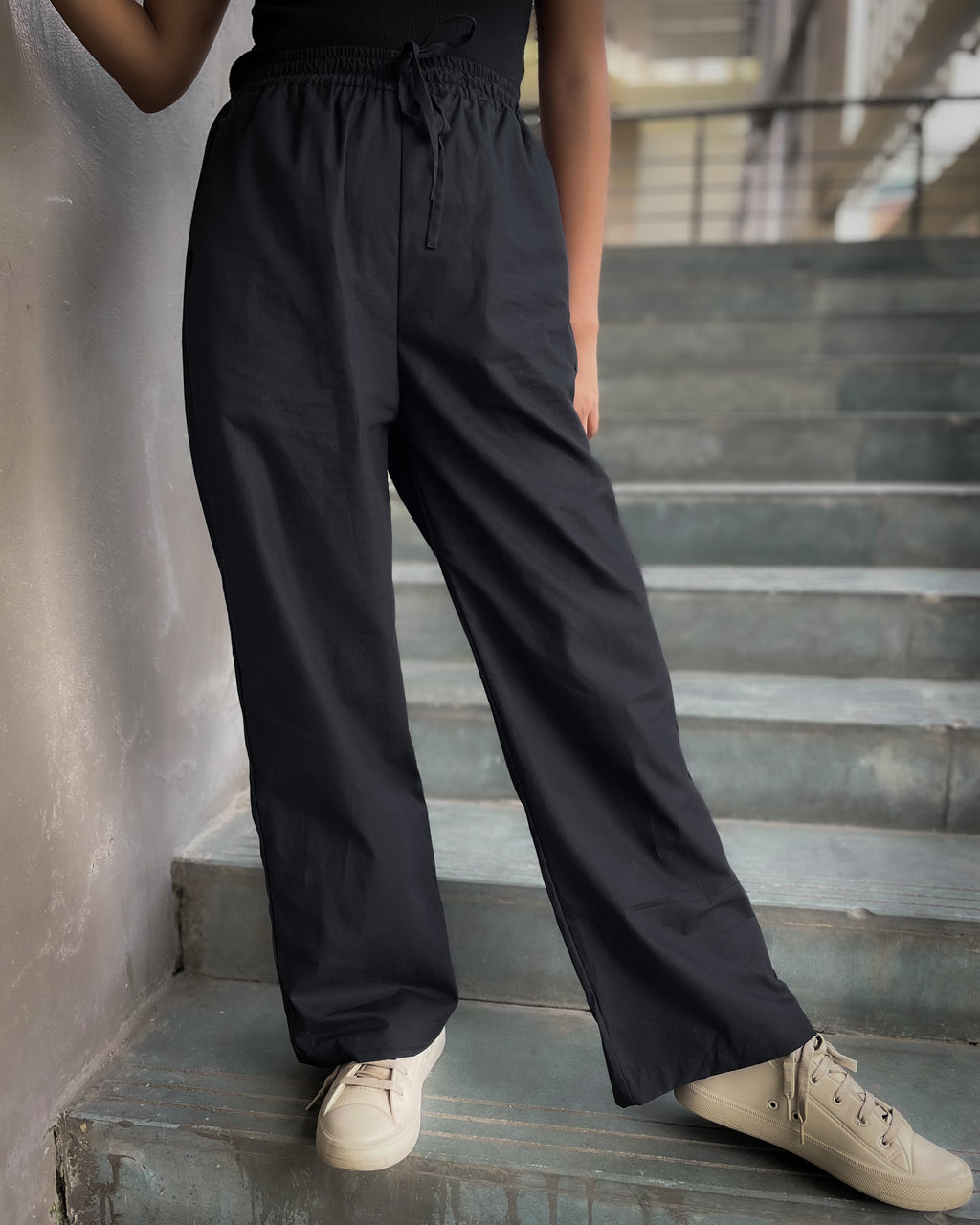 Women Solid Black Straight Fit Cotton Poplin Trousers